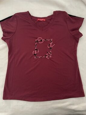 Maroon V-Neck Short Sleeve Tee with Decorative Square Graphic